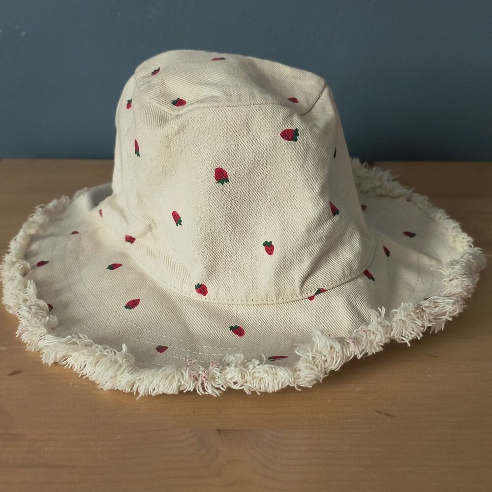 Madewell Bucket Hat Womens Medium Large Canvas Strawberries Fruit Embroidered
